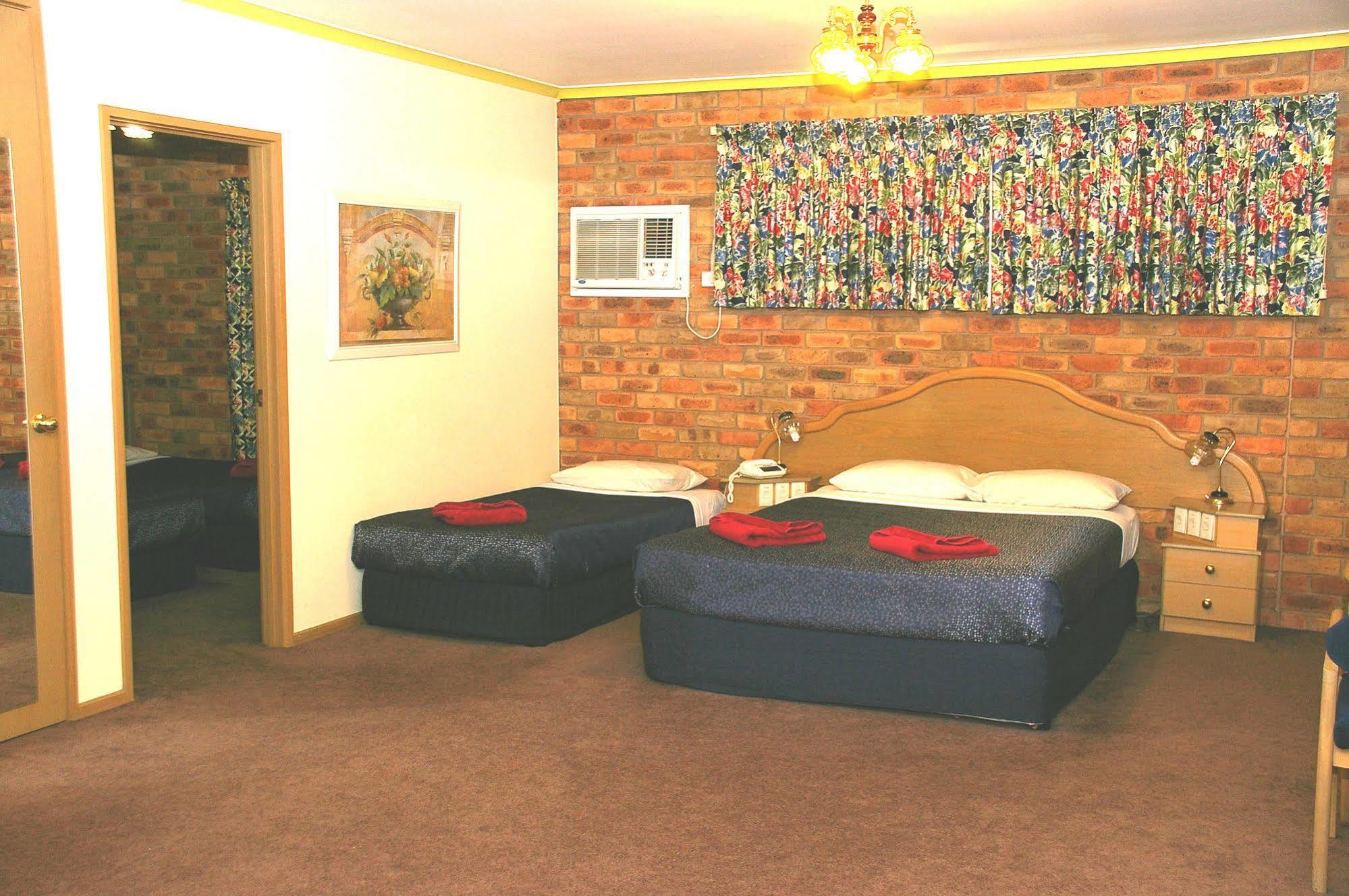 Pines Country Club Motor Inn Shepparton Eksteriør bilde