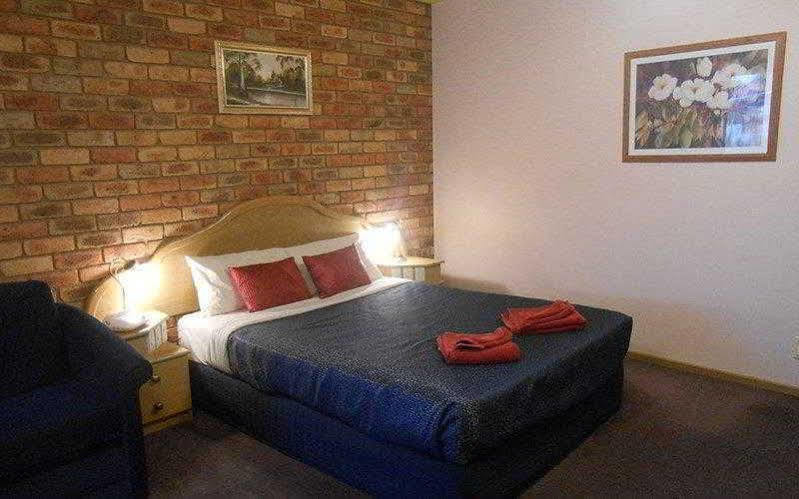 Pines Country Club Motor Inn Shepparton Eksteriør bilde