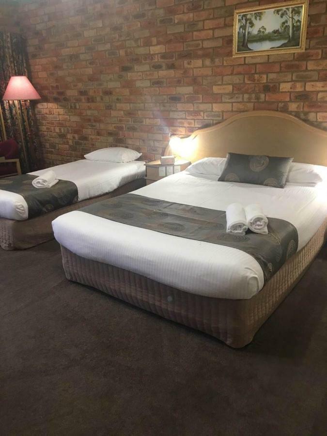 Pines Country Club Motor Inn Shepparton Eksteriør bilde