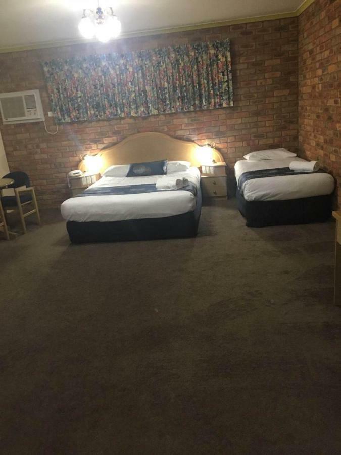 Pines Country Club Motor Inn Shepparton Eksteriør bilde