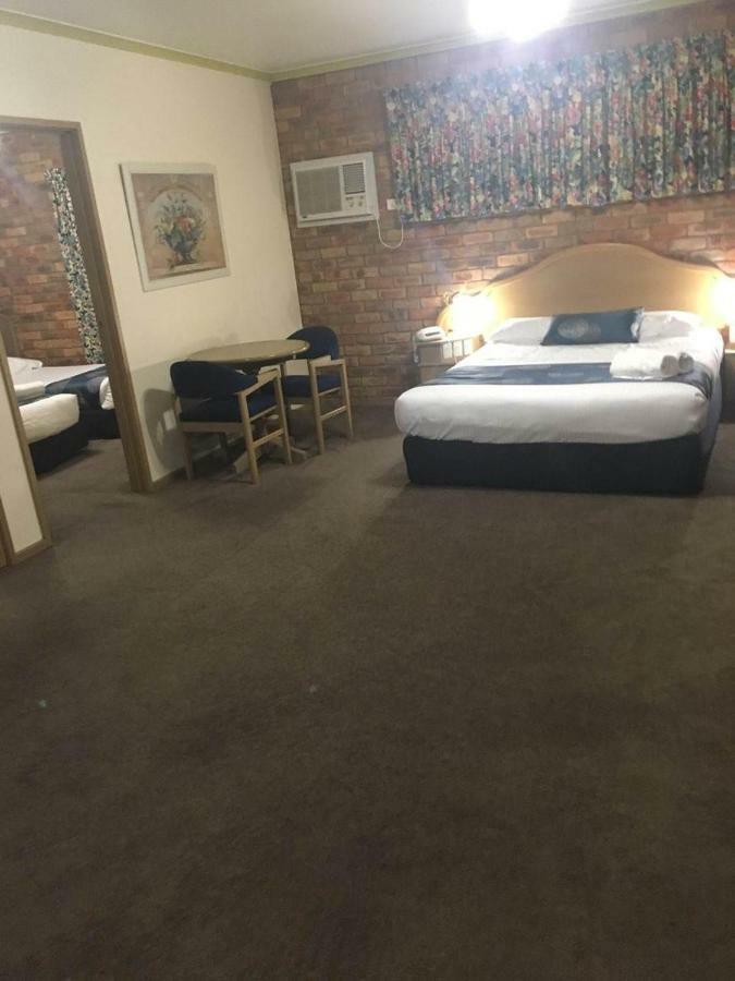 Pines Country Club Motor Inn Shepparton Eksteriør bilde